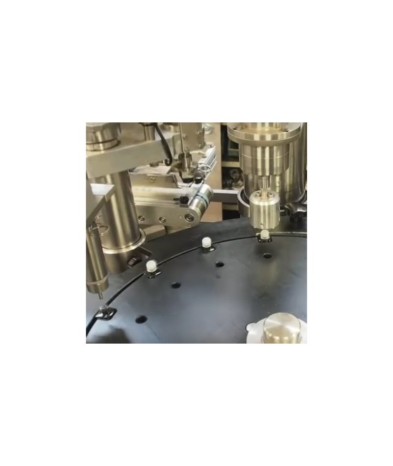 Máquina automática para rellenar y tapar esmaltes de uñas