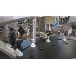 Máquina automática para rellenar y tapar esmaltes de uñas