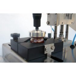 Cerradora semiautomática de tapas de aluminio twist-off y plásticas