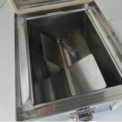 Maquina profesional para hacer mantequilla y mazada. Mantequera batidora CZ30 con cuba de 30 litros