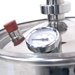 Extractor destilador de aceites esenciales profesional para plantas, hierbas y flores de 250 lt.