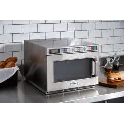 Microondas profesional Panasonic serie 60 Hz NE-17521 (18L). Voltaje para barcos o exportación.