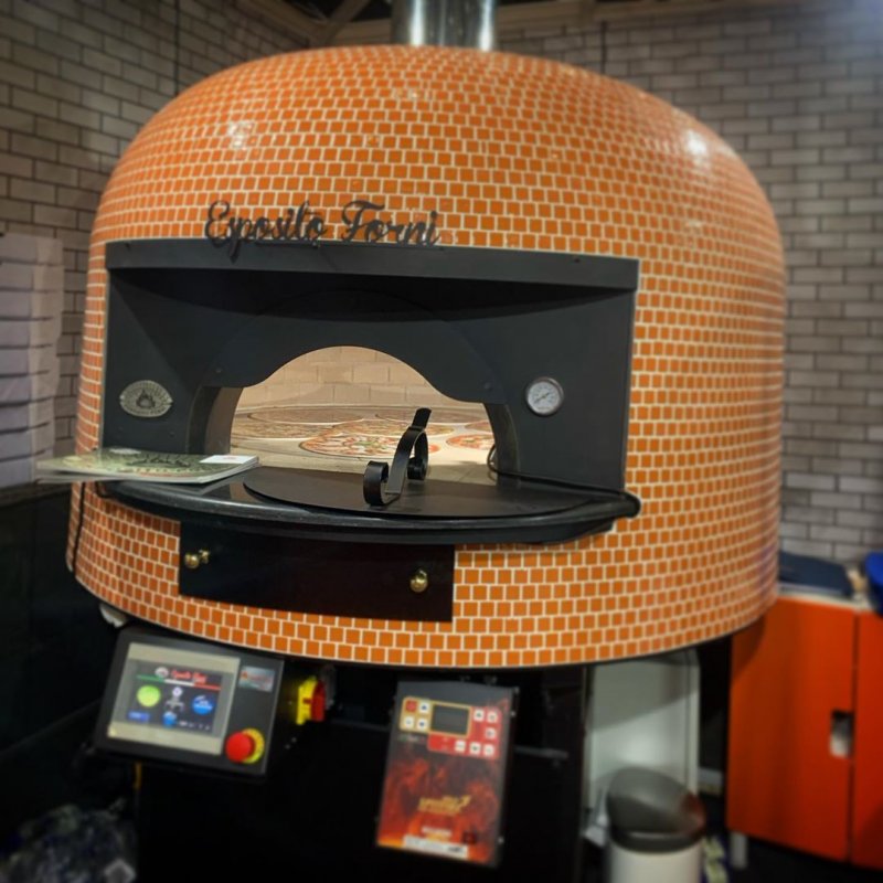 Horno para pizza Napolitana a leña, gas, pellets o combinado. Mosaico naranja