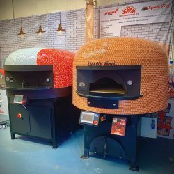 Horno para pizza Napolitana a leña, gas, pellets o combinado. Mosaico naranja