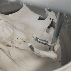 Amasadora de brazos industrial Conti 70 Kg con variador de velocidad y panel táctil
